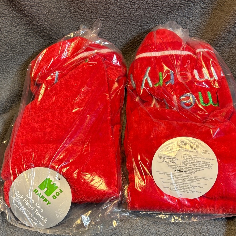 Bed Bath & Beyond Merry Red Hand Towels